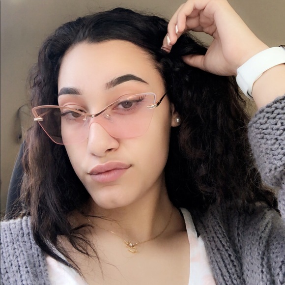 Meet your Posher, Isabel - Picture 1 of 1